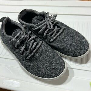 NWOT-Allbirds 100% Merino wool. Dark grey shoes runners sneakers warm comfy  M10